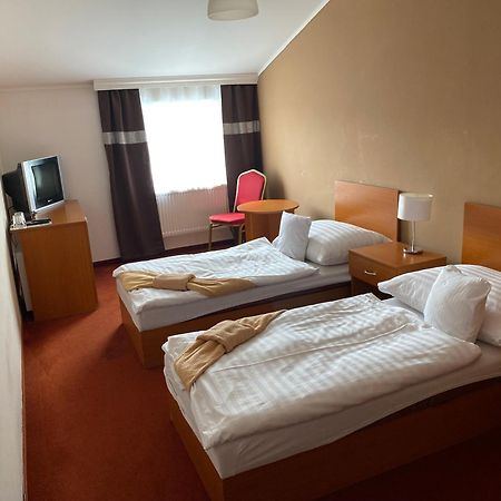 Hotel Cerny Orel Zatec المظهر الخارجي الصورة