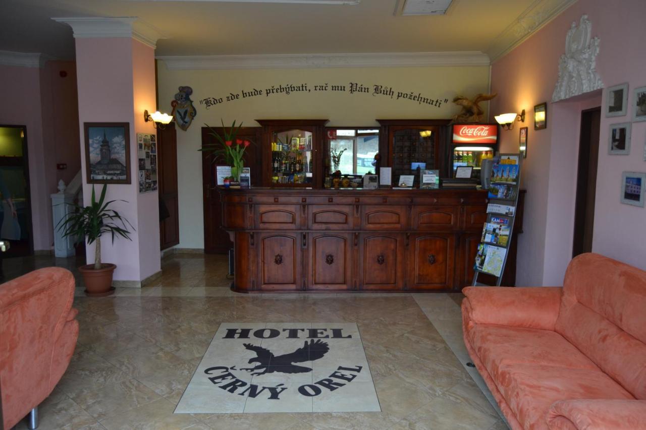 Hotel Cerny Orel Zatec المظهر الخارجي الصورة