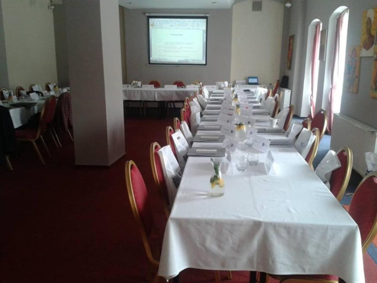Hotel Cerny Orel Zatec المظهر الخارجي الصورة