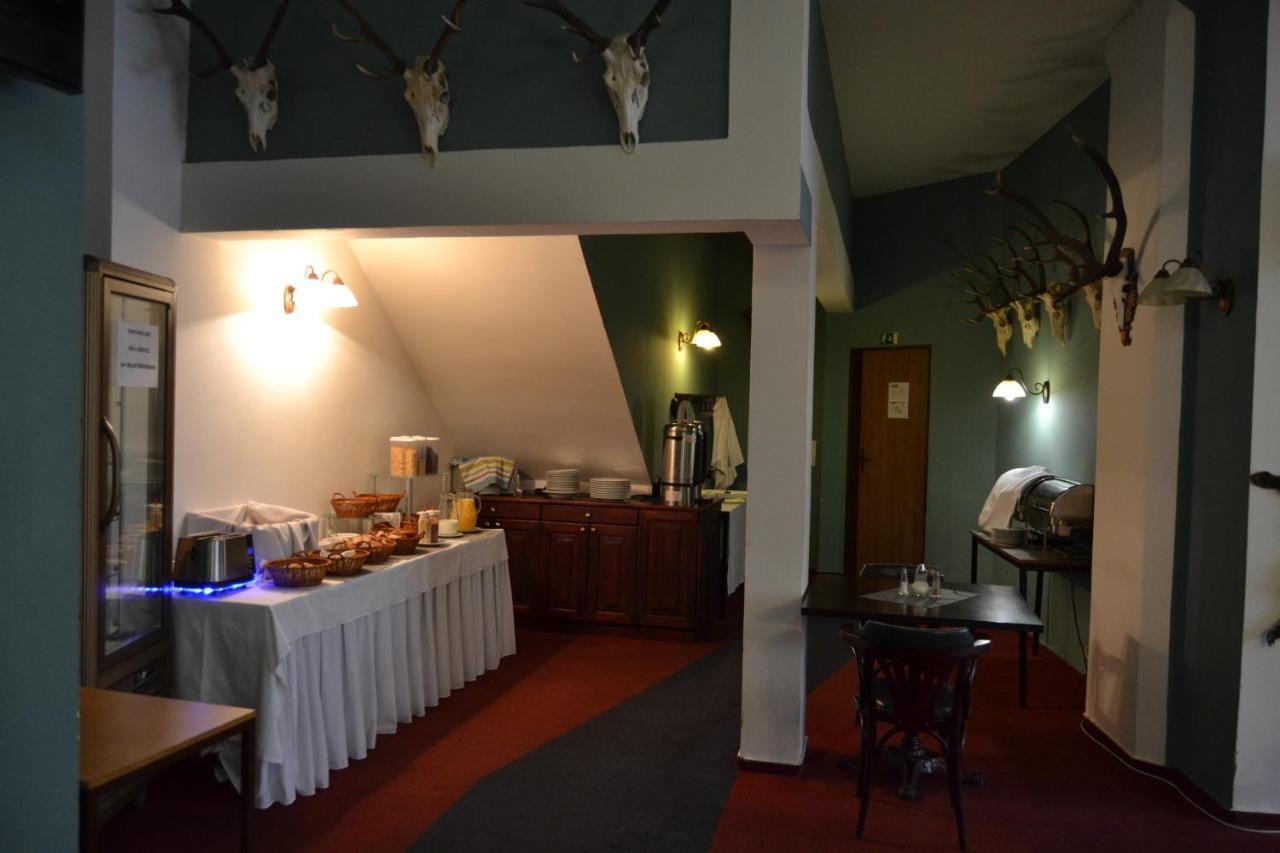 Hotel Cerny Orel Zatec المظهر الخارجي الصورة