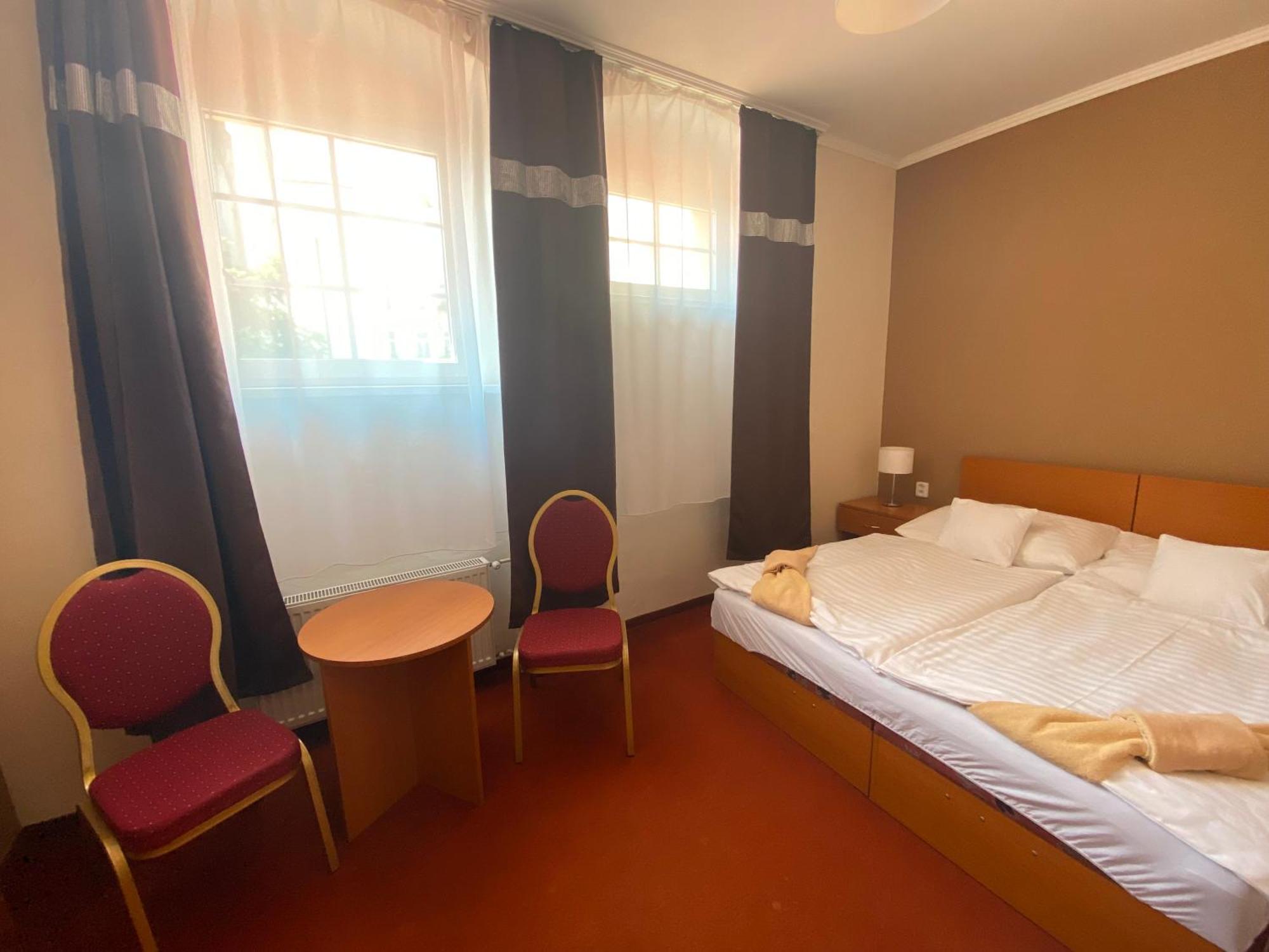 Hotel Cerny Orel Zatec المظهر الخارجي الصورة