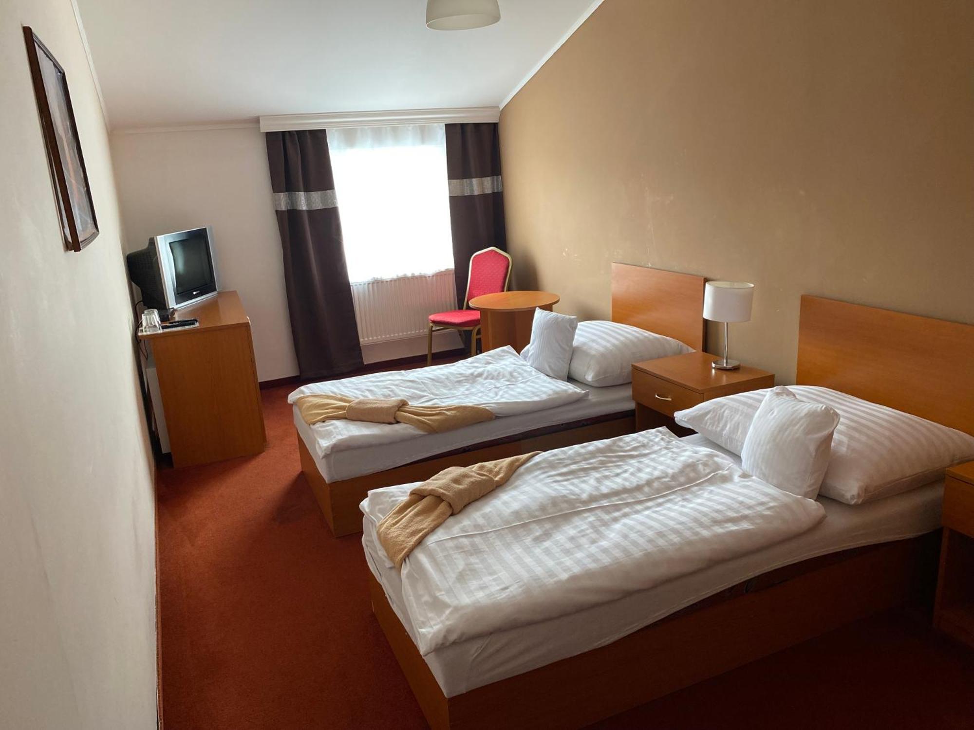 Hotel Cerny Orel Zatec المظهر الخارجي الصورة