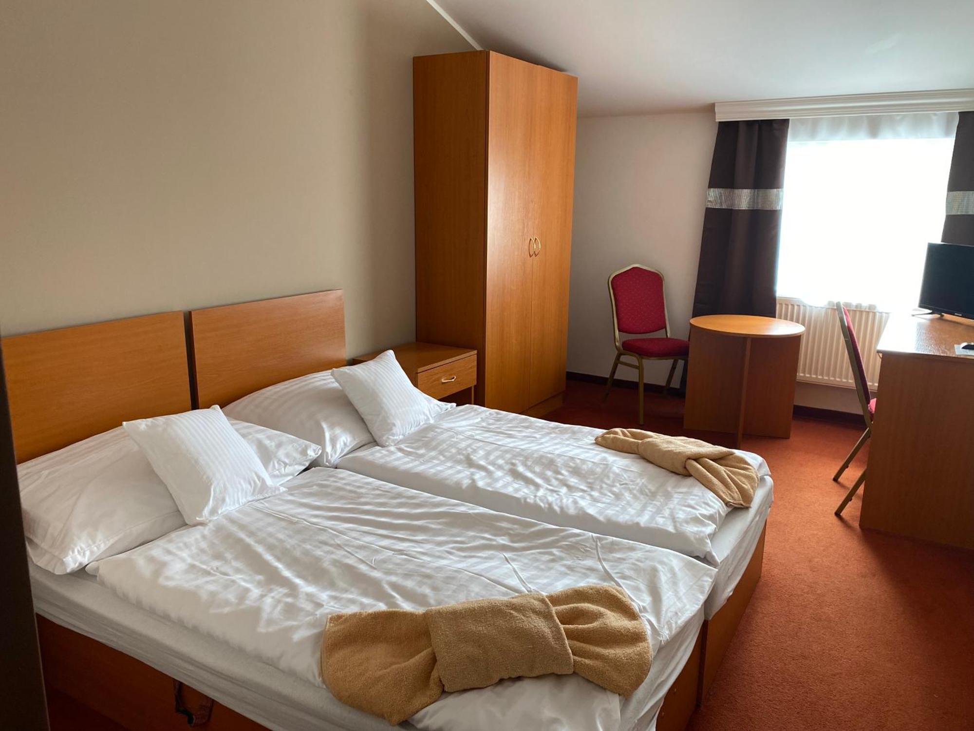 Hotel Cerny Orel Zatec المظهر الخارجي الصورة